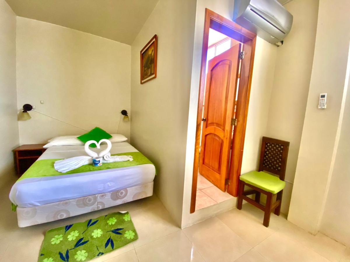 El Rincon De George Hotel Пуерто Виламил Екстериор снимка